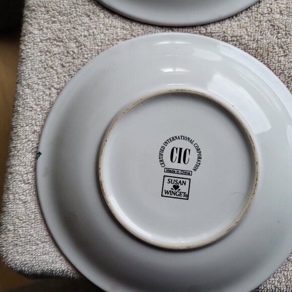 Set of 4 Certified International Susan Winget Christmas salad plates GUC - Picture 8 of 10